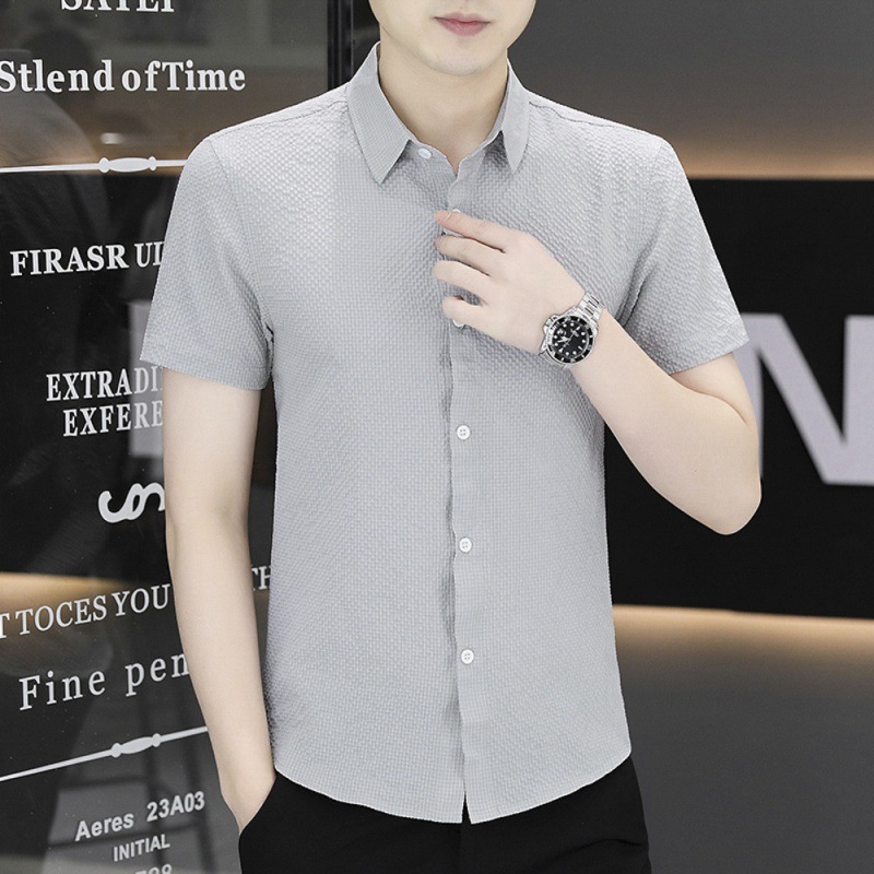 Una pieza de camisa de manga corta para hombre de verano 2024 nuevo estilo de seda de hielo de color sólido, camisa fina sin planchar, todo fósforo, negocios