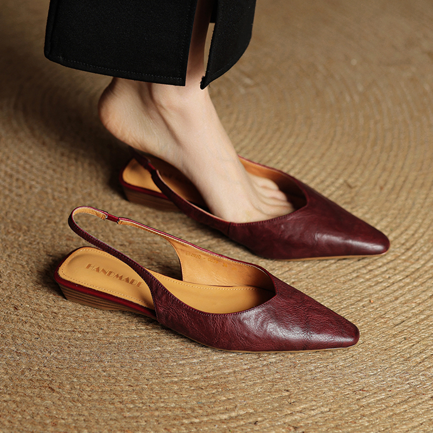 Sandal nữ da bò mũi kín quai sau đế bệt phong cách Hàn Quốc — đen