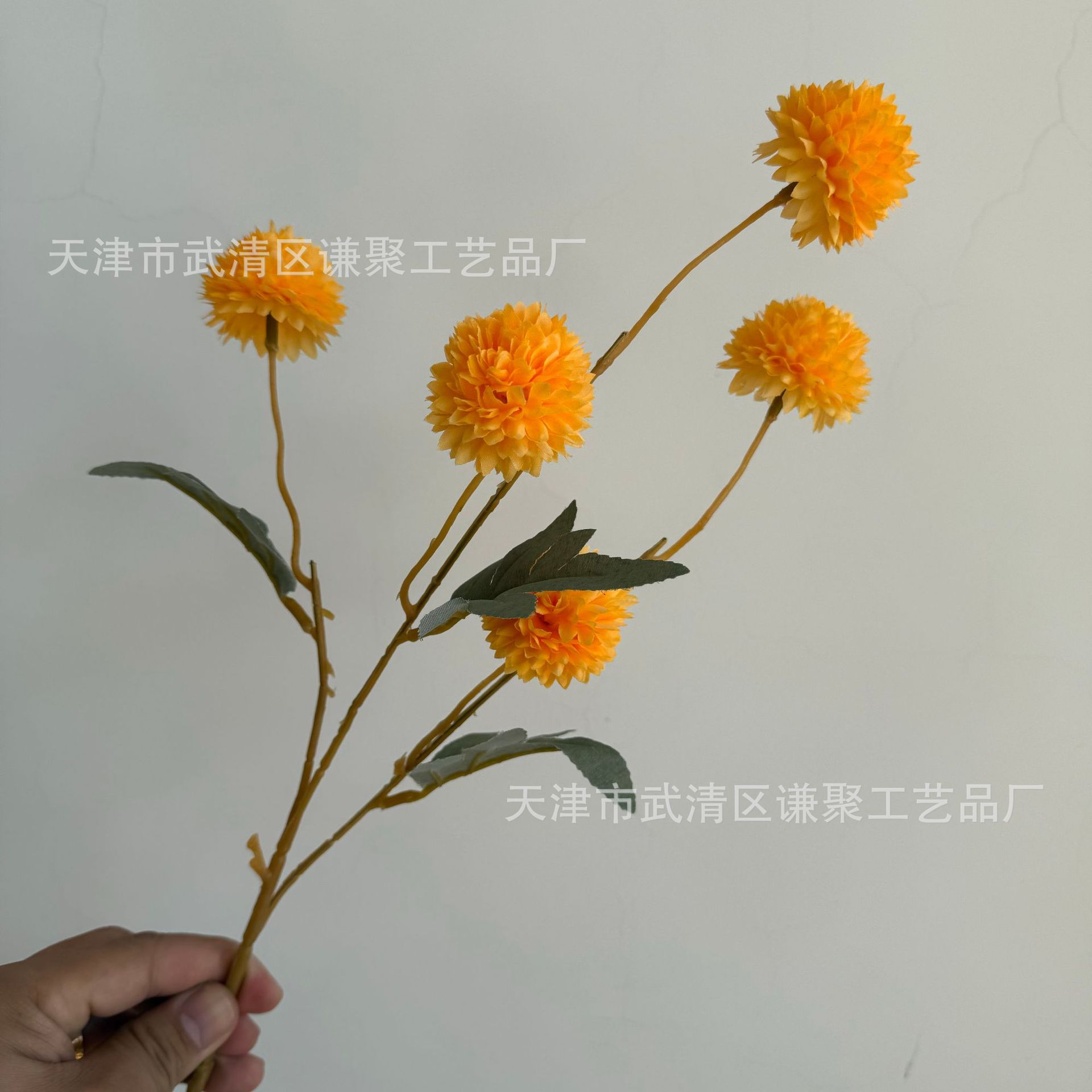 주황색