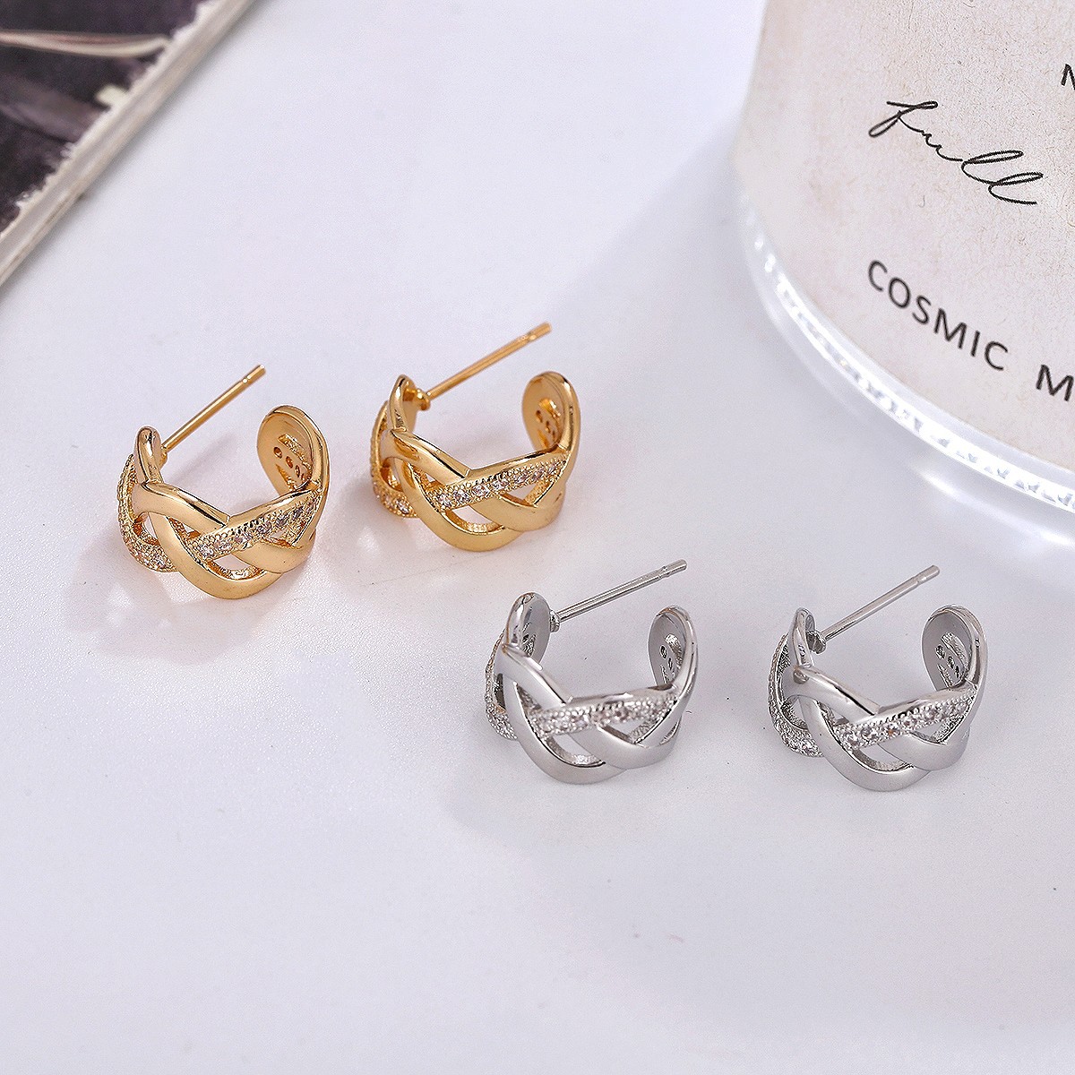 Flotador flotante repelente de mosquitos aretes de placa de incienso hembra viento frío Cruz metal en forma de C anillo de oreja clip de oreja sin temperamento perforado