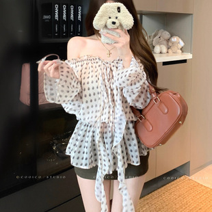 ��ʽһ�ּ粨�c�L��ѩ���r��Ů�b�����OӋ��ϵ���r�ª��ؽ^������