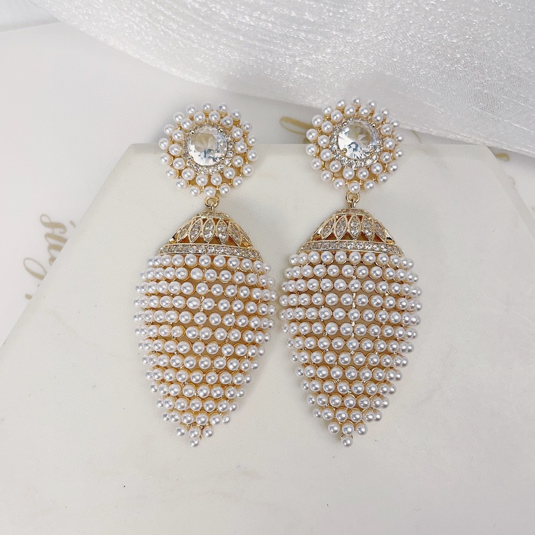 fashionable three dimensional earrings drop-shaped with zircon
