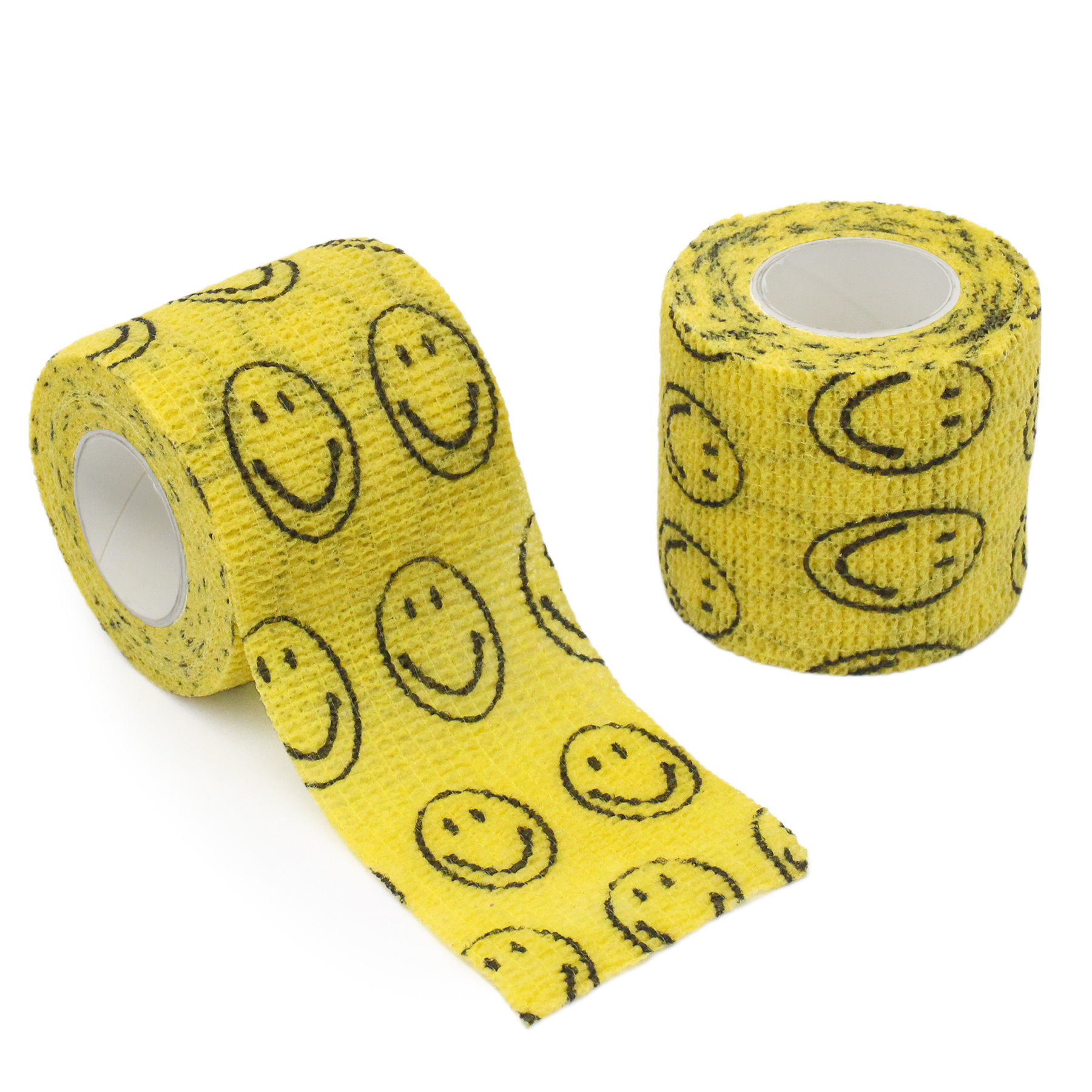 Gran cara sonriente sobre fondo amarillo