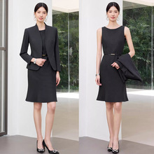 ����r�кڻ�ɫ���s�I�B��ȹ���b�����@�ݟo�I�����~βȹ���bOL