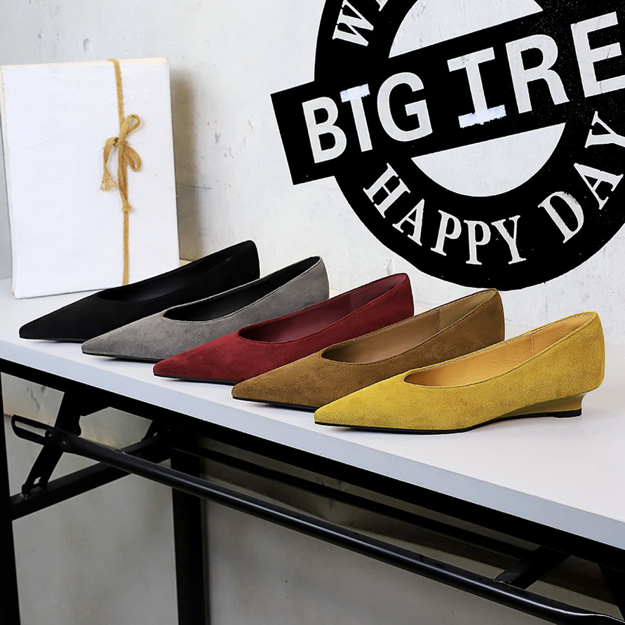 6300 Korean-style Fashionable Low-heeled , Pointed Toe, Shallow V-cut, High-end Suede Professional Wedge Shoes For_vogvips.com