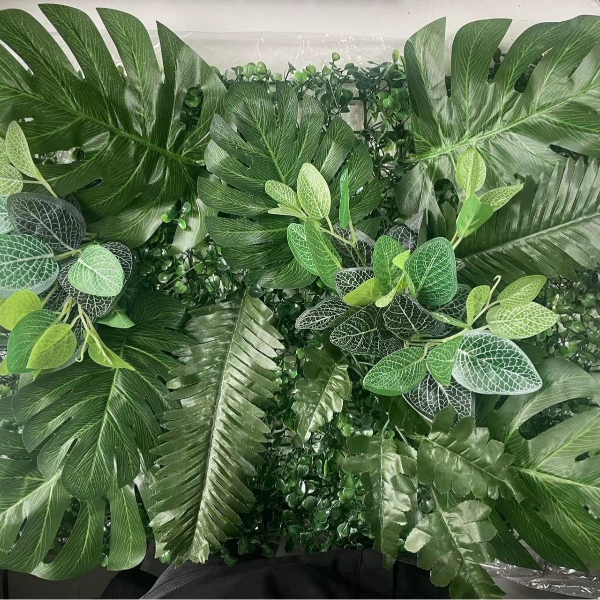 Pared de planta de simulación de Amazon, plantas verdes, césped artificial, sala de estar, flor falsa de plástico, cabeza de puerta, fondo de balcón, decoración de pared