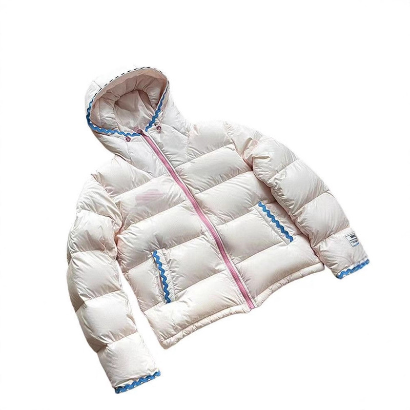 New National Standard 90% White Duck down Youthful Pink Shell Embroidery Thick Hooded Loose Color-Blocking Puffer Jacket New National Standard 90% White Duck down Youthful Pink Shell Embroidery Thick Hooded Loose Color-Blocking Puffer Jacket