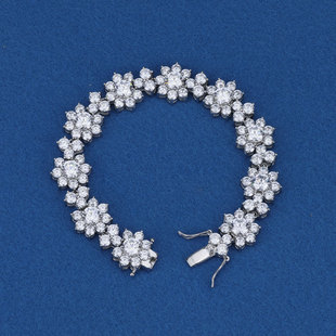 925 Silver Moissanite Plum Blossom Bracelet for Women, with a Sense of Design, Light Luxury, Ins Niche, Versatile, Elegant, European and American Cross-Border Jewelry