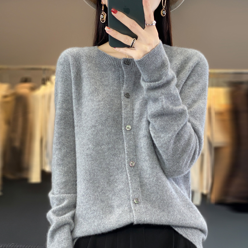 Demi-season woolen cardigan with a round collar