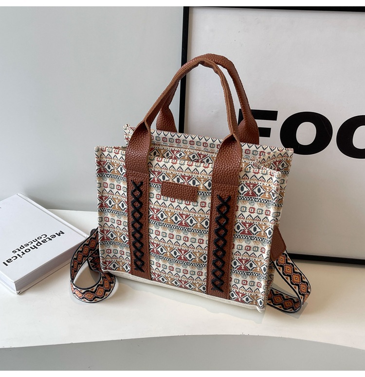 Women's Large Canvas Flower Elegant Vintage Style Streetwear Square Zipper Tote Bag display picture 3