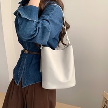 实力工厂批发贴牌加工真皮包包头层植鞣牛皮高级感单肩斜挎水桶包