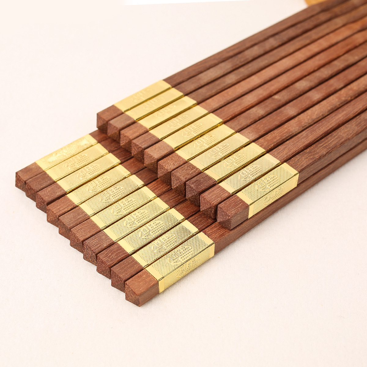 Palillos de madera con forma de alita de pollo para uso doméstico, palillos de madera maciza con parte superior redonda antideslizante, palillos de madera con parte superior de metal para uso comercial, palillos de regalo de madera sin pintura y sin cera.