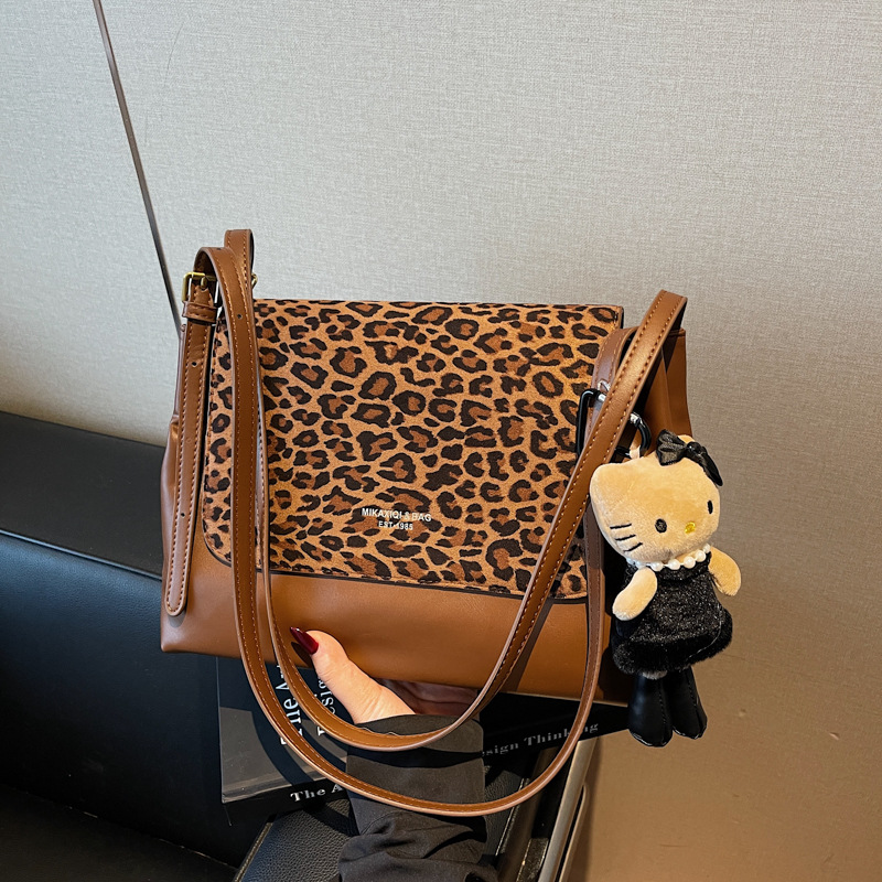 Retro mochila de mujer esmeriada casual de viaje Leopard Shoulder Bag 2025 nuevo estilo simple de moda versátil mochila
