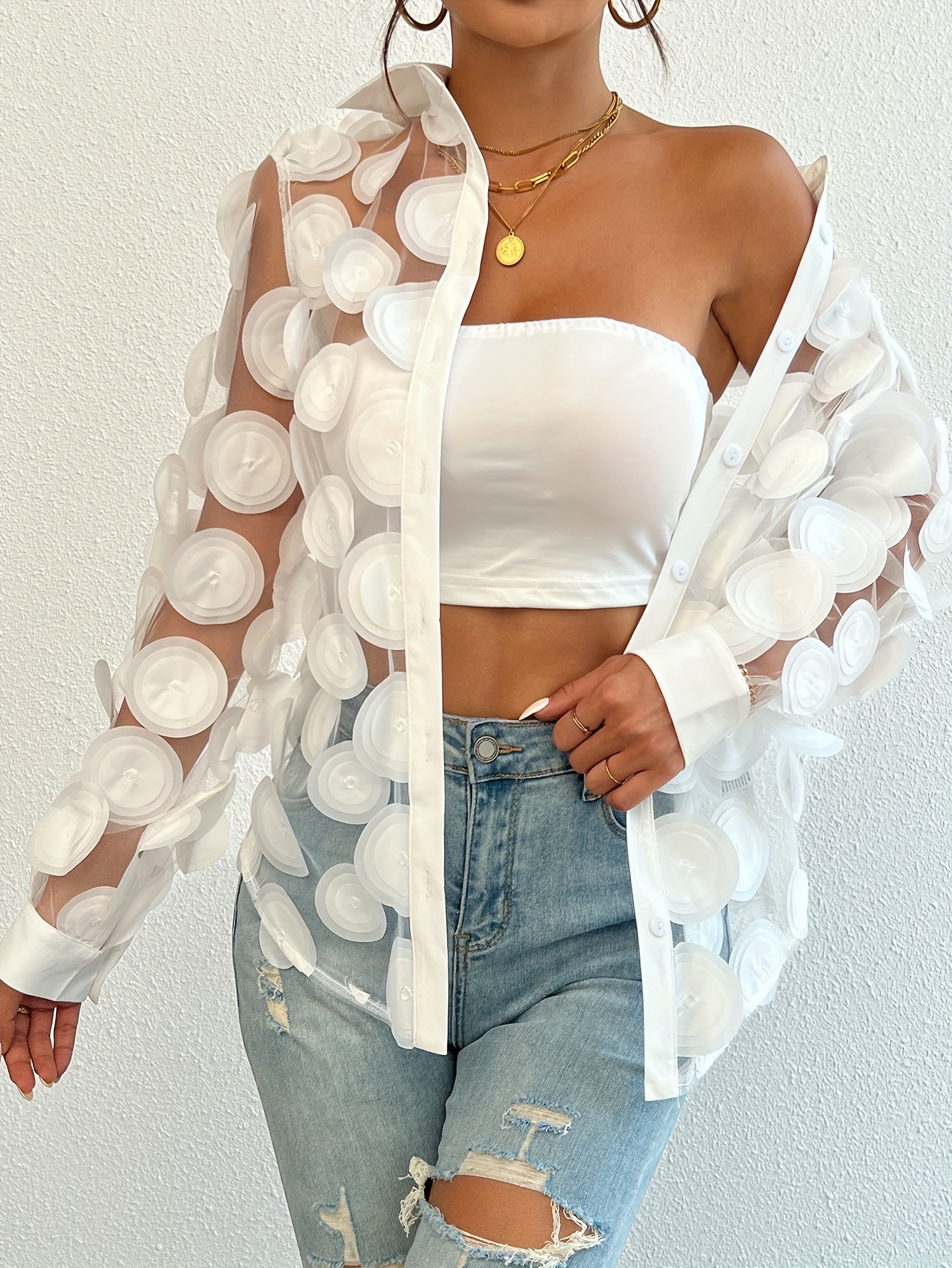 Camicia da donna a maniche lunghe con motivo traforato in rete, elegante, con collo alto, decorazione floreale tridimensionale e bordo incrociato_voghion.com