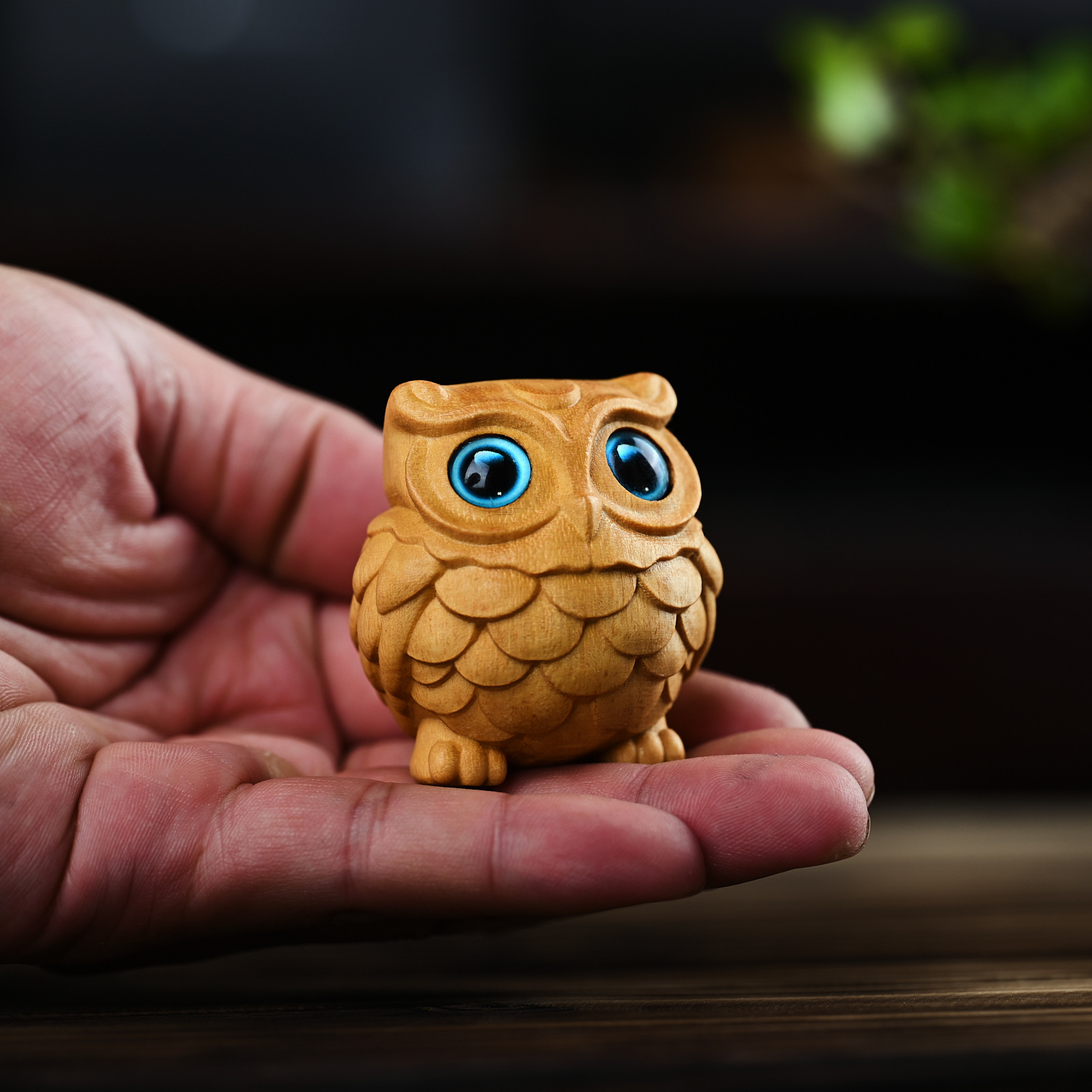 Golden Sandalwood South American Boxwood Carving Cute Cartoon Owl Novelty Ornament Desk Accent Handheld Gift
