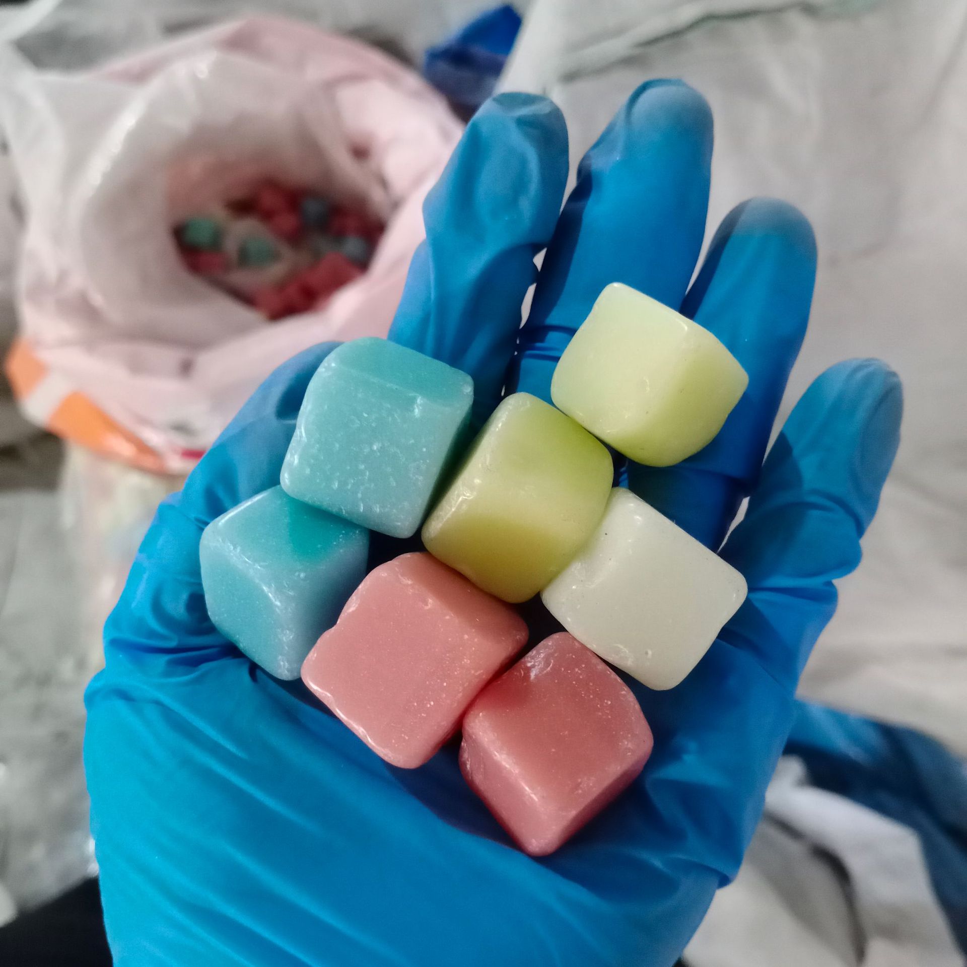 Đá dạ quang vuông (hỗn hợp) 500g / 15-20mm