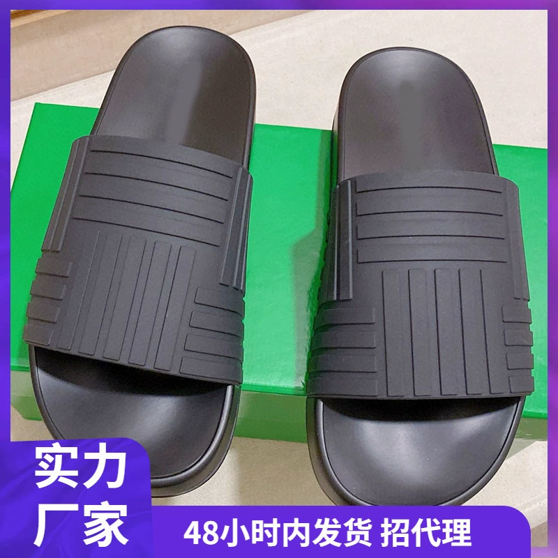 Мужские европейские шлепанцы на толстой подошве, легкие и нескользящие, новые пляжные сандалии 2025 года, черные.