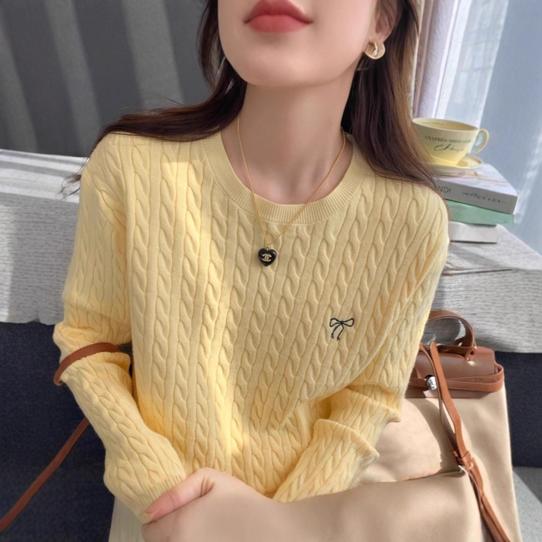 Yellow Low Round Neck Knitted Sweater for Women in Autumn and Winter 2025 New H Style Small Fragrance Top Embroidered Long Sleeve Bottoming