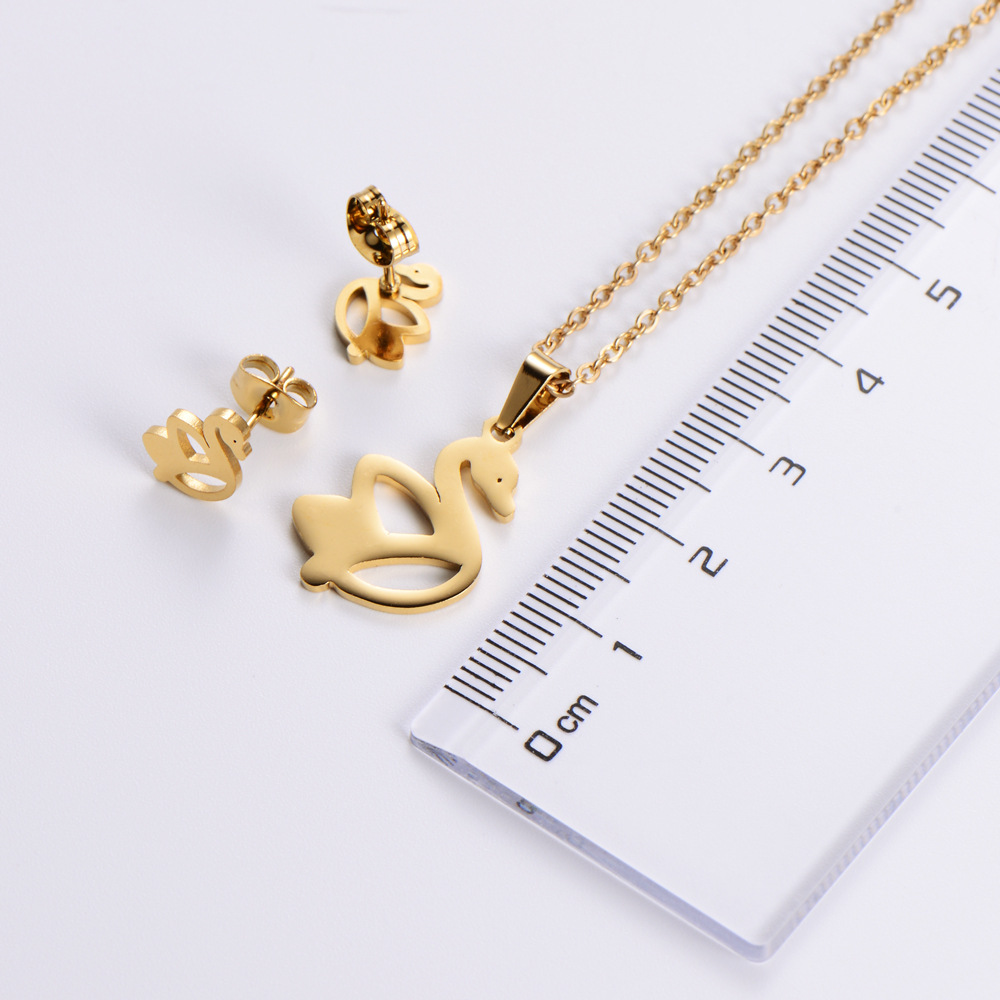 AML Boutique Set Jewelry White Swan Best-Selling Womenu0027s New Trend Cutting Polished Pendant Cros