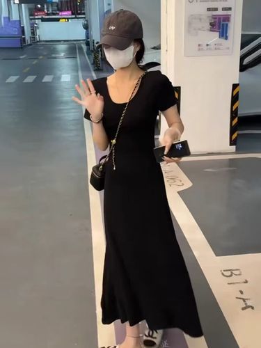 Kuaishou Influencer's Style Summer New Arrival Slimming Tulle Pleated Skirt with Back Cut-Out Design Fish-Tail Dress for Women