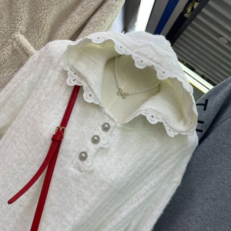 Lace white winter shirt with hood