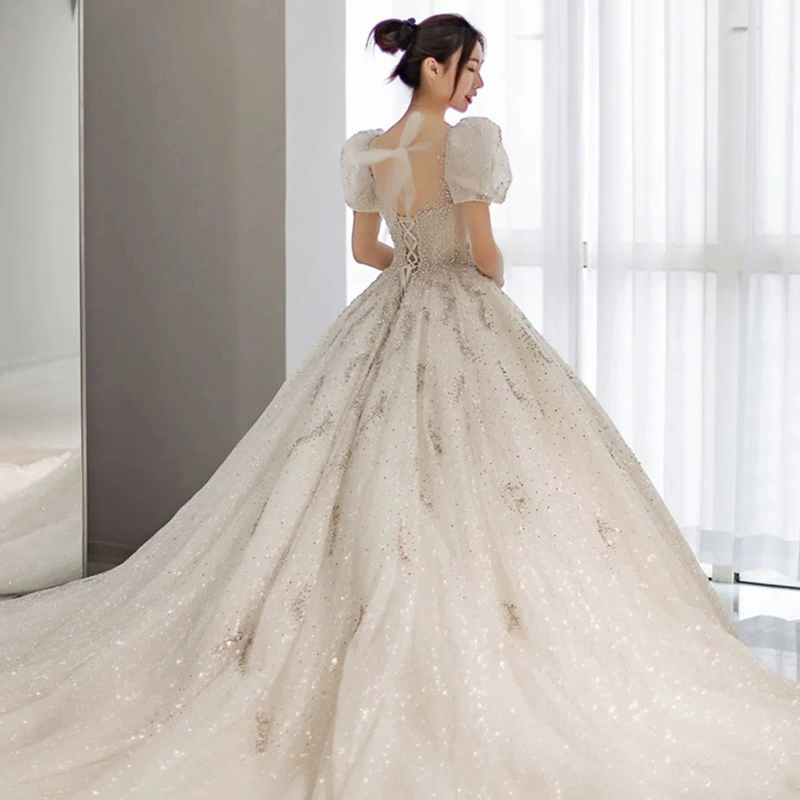 Свадебное платье French Bridal 2026 — дворцовый стиль, густая отделка, длинный шлейф, для беременных
