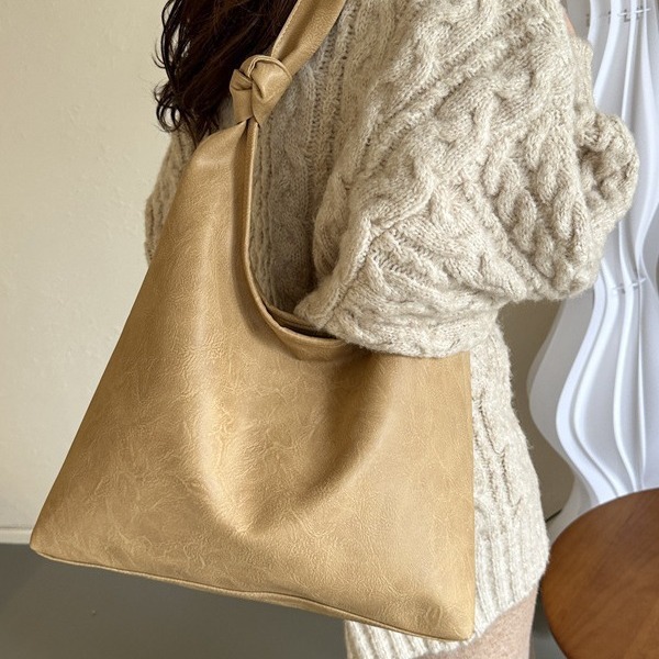 Nuevo estilo japonés y coreano relajado bolso de cuero suave debajo de las axilas, bolso de mano de gran capacidad, nicho simple bolso de hombro