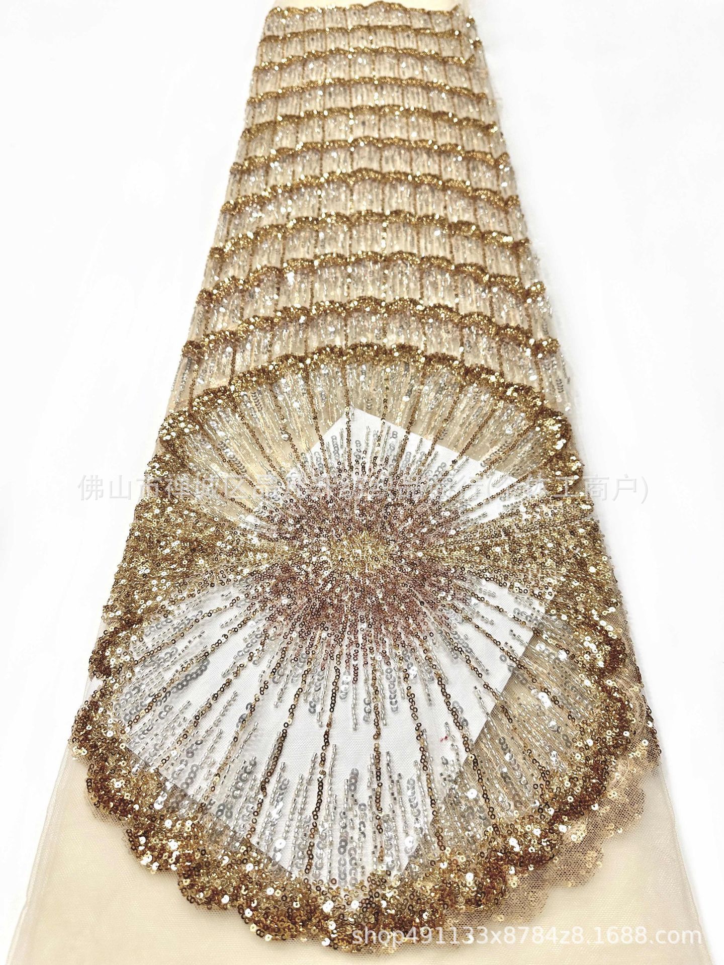 Desfile de pasarela con gran flor en forma de ventilador de sequilla tela de cuentas de clavos ligera cena de lujo alta tela de vestido delgado