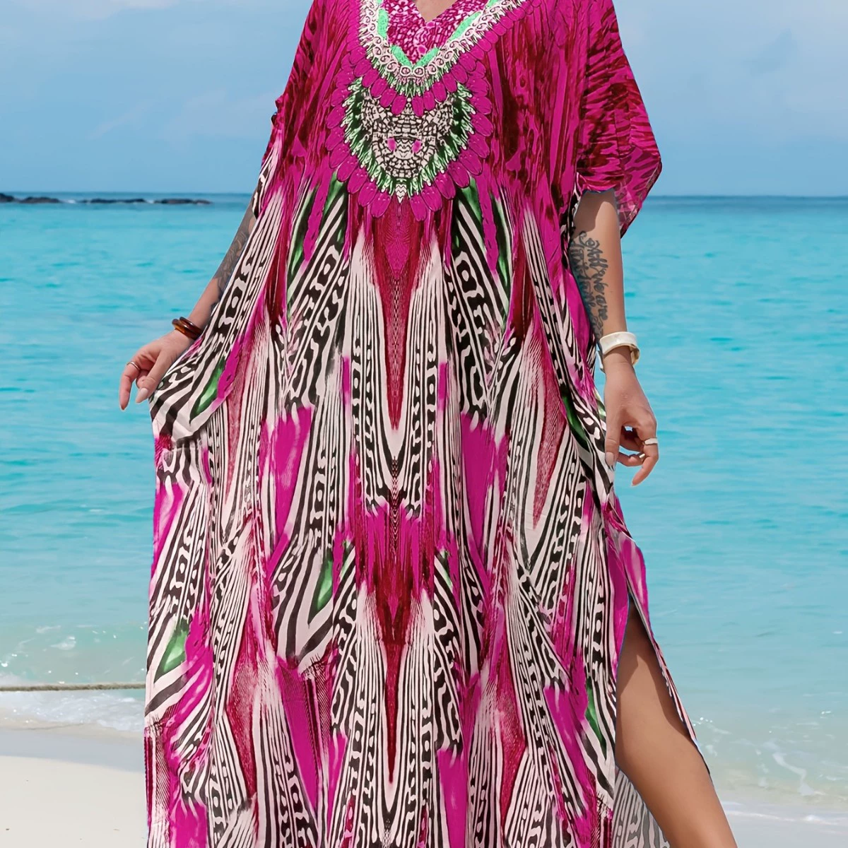 Женская летняя пляжная накидка в богемном стиле с боковым разрезом, элегантная свободная одежда с v-образным вырезом и цифровым принтом. Трансграничная торговля.