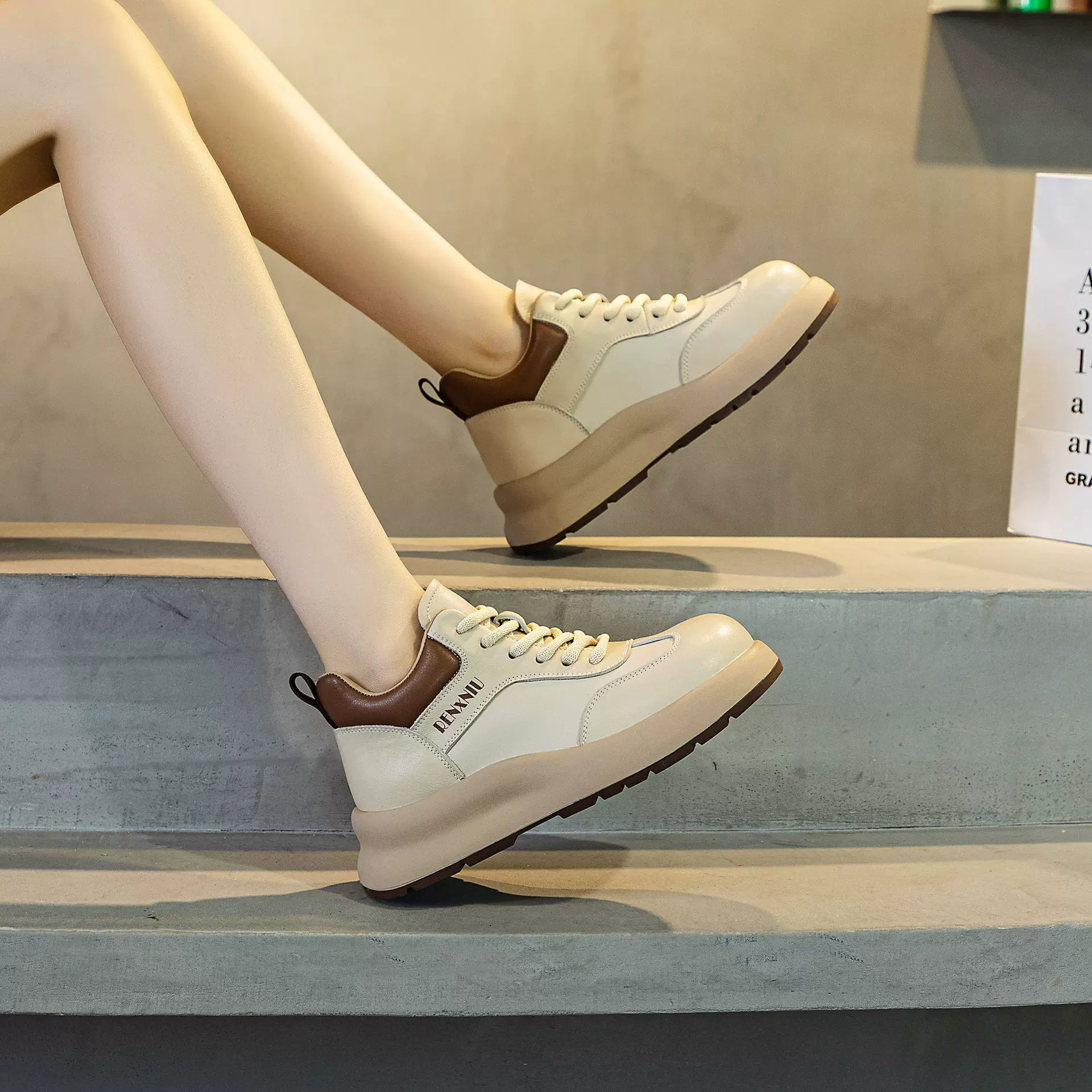 头层牛皮大黄靴女2025冬季新款英伦风户外短靴女厚底运动休闲女鞋