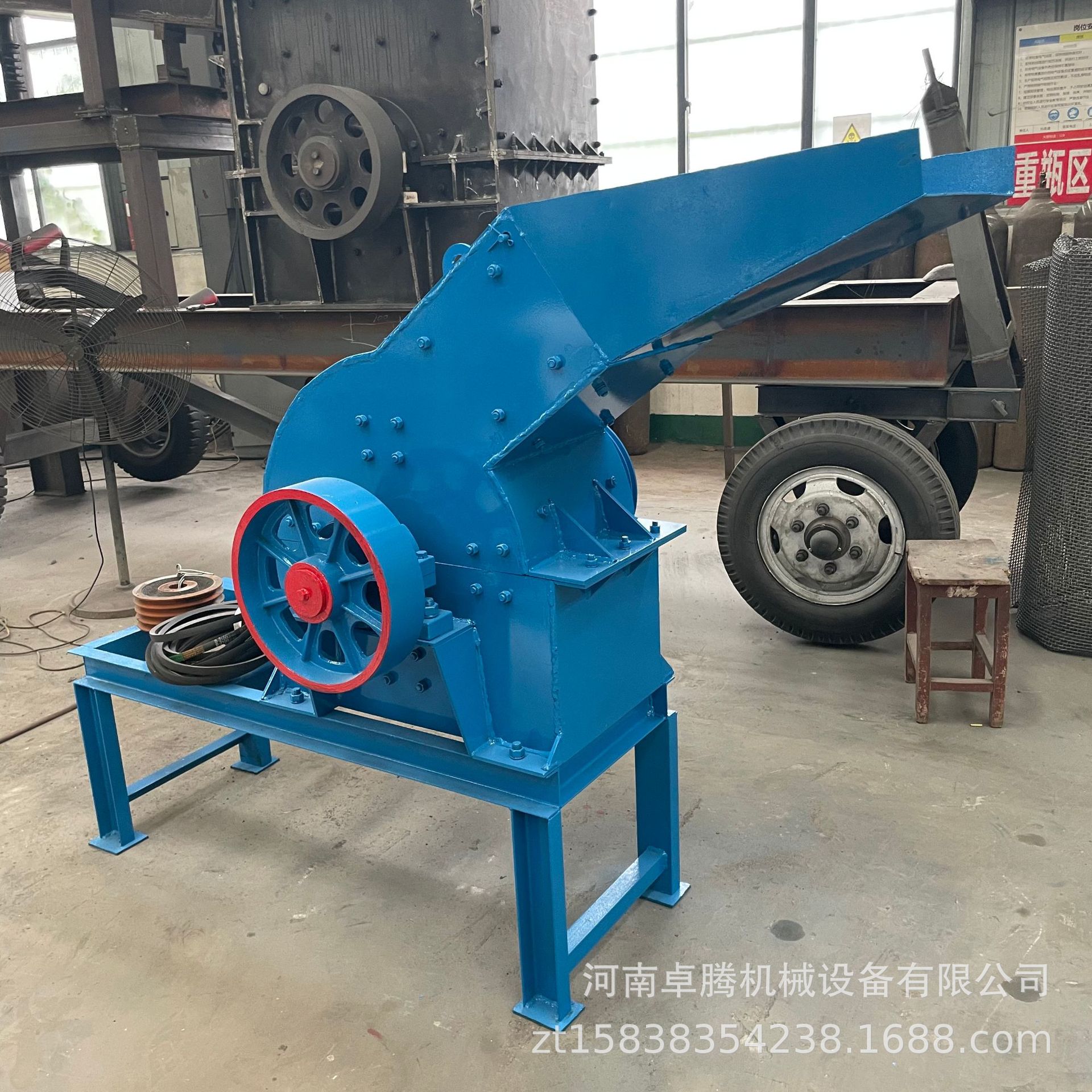 小型石头建筑垃圾粉碎机工业鹅卵石煤矸石碎石机轻质砖锤式粉碎机