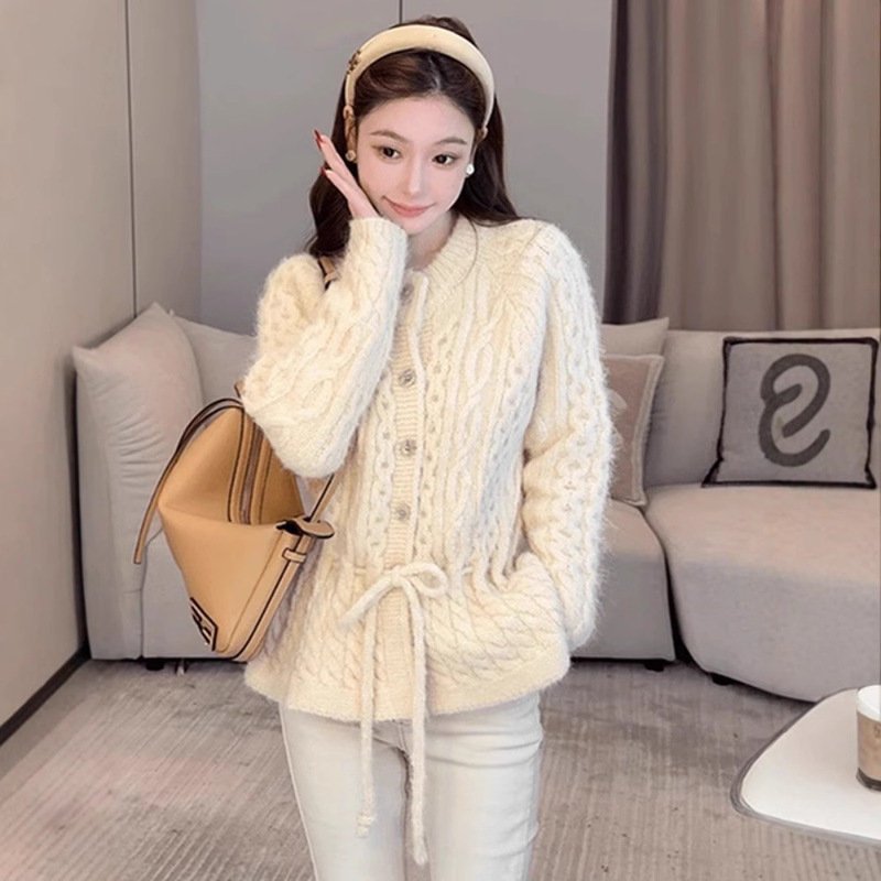Chanel Style Elegant Knitted Cardigan Twist Sweater Women's Autumn and Winter 2024 New Korean Style Lazy Loose Outer Wear Top Chanel Style Elegant Knitted Cardigan Twist Sweater Women's Autumn and Winter 2024 New Korean Style Lazy Loose Outer Wear Top