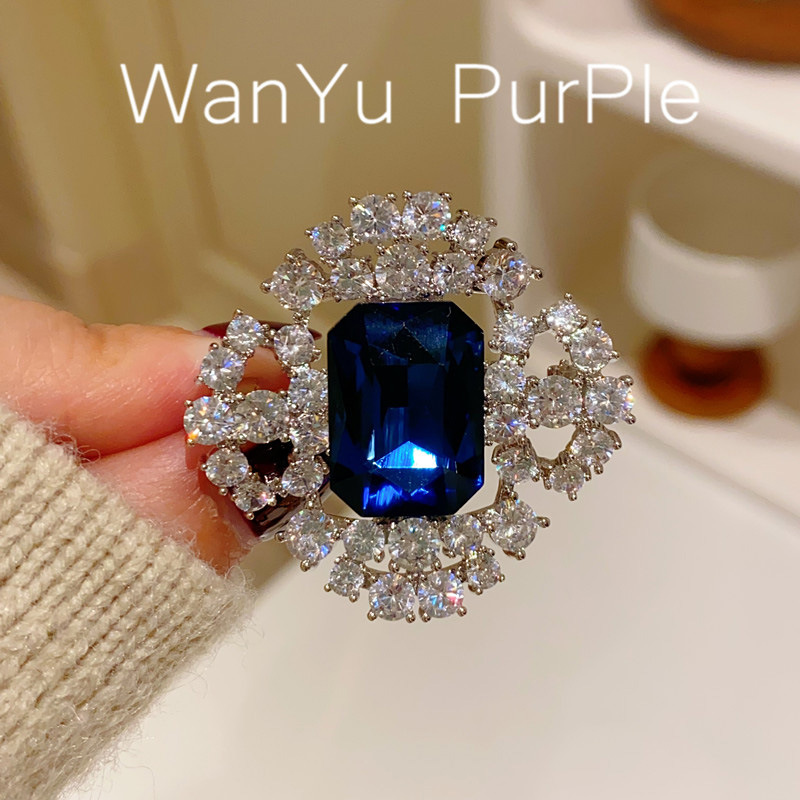 Vintage Palace style Sri Lanka sapphire jewelry brooch corsage elegant temperament suit jacket pin buckle