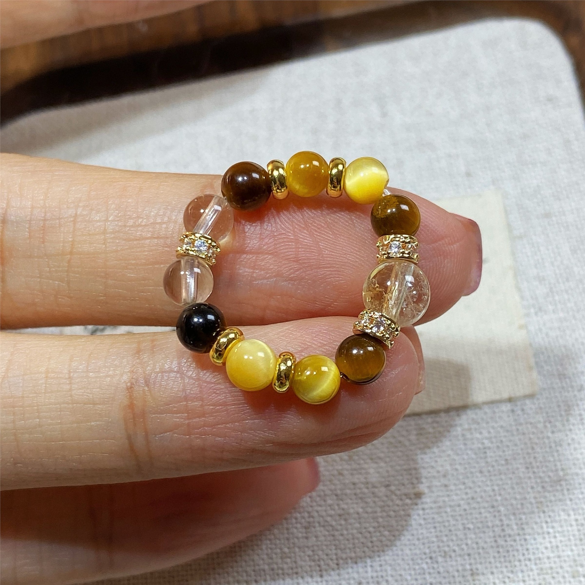 Natural Crystal And Gemstone Charm For Positive Energy And Clarity_voghion.com