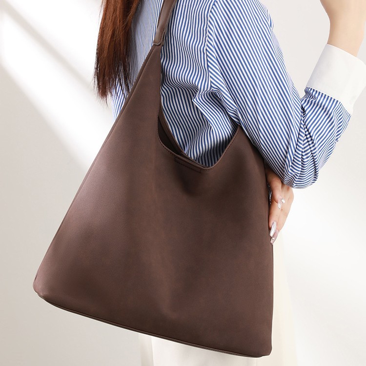 Túi tote da nubuck phong cách retro Hàn Quốc, dung tích lớn tiện lợi — Màu nâu sẫm, nhũ hương