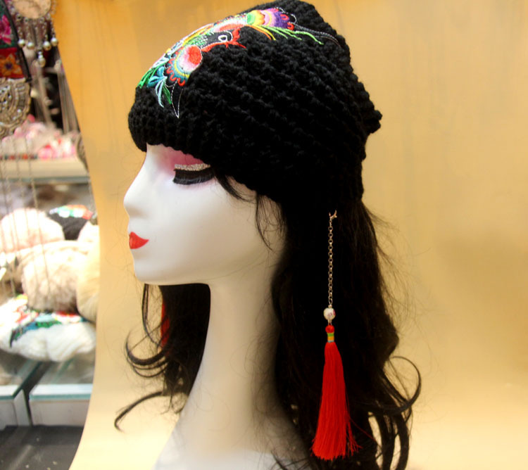 民族风流苏绣花发兜