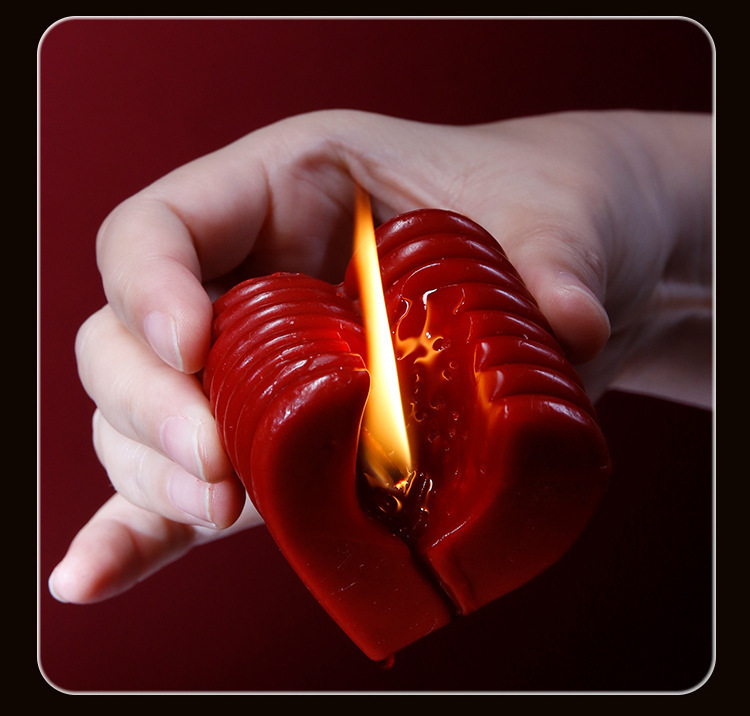 Low-Temperature Massage Candle in Black with Gold Accent, Soy Wax for Couples — detail image 13