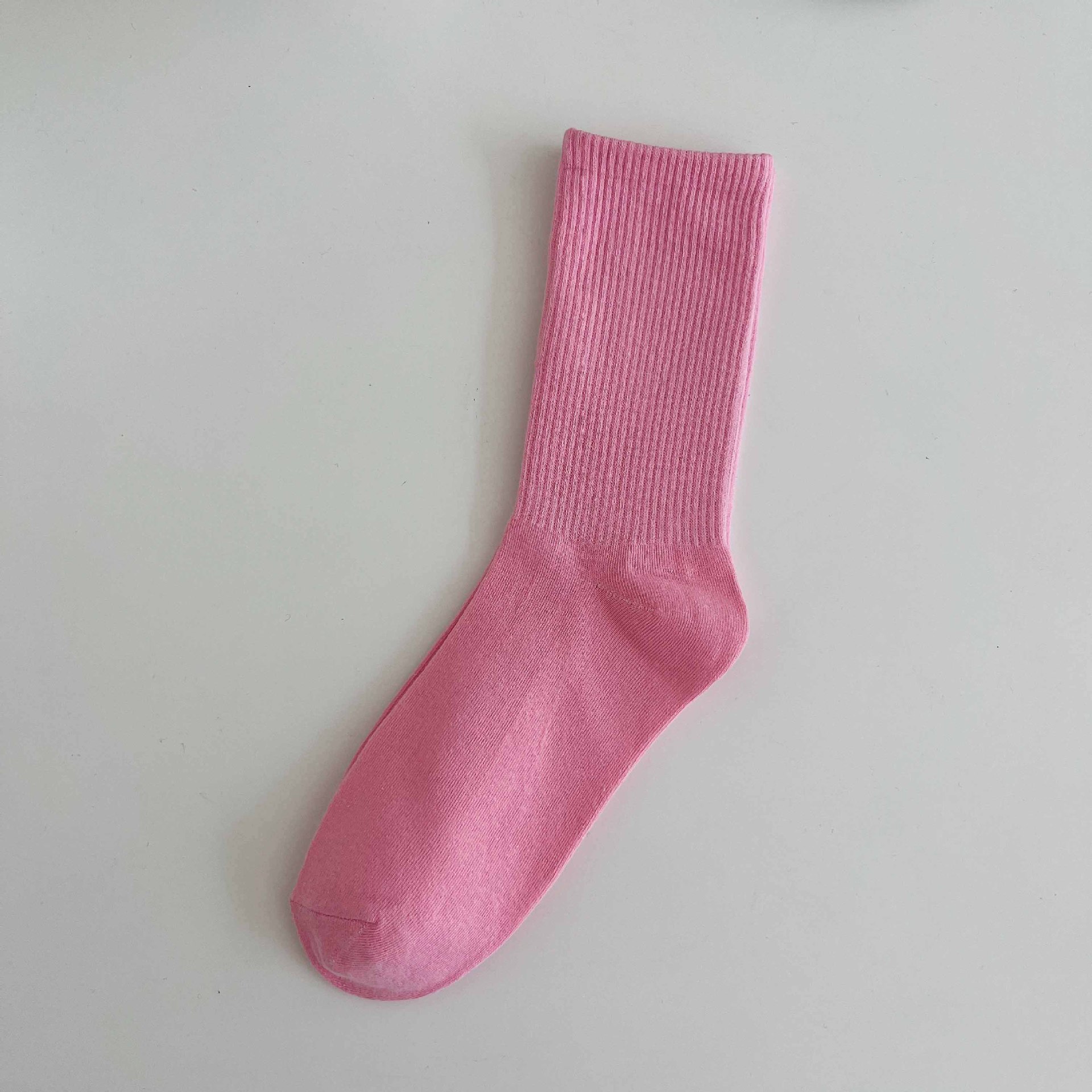 色の靴下の子供の中の筒の靴下のinsの潮の春秋の薄い金のキャンディーの色の秋冬の綿の質のバラの赤い純色のストッキングの靴下