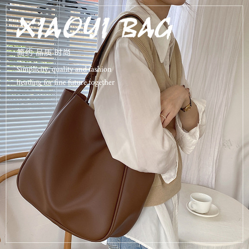 Large-capacity bag for women  new fashion retro work commuting tote bag niche single shoulder armpit bag versatile