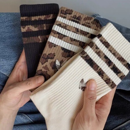 Leopard Print Retro Color-Blocked Three-Stripe Mid-Calf Socks, Lucky Clover Trendy Sports Socks, European Style Socks Wholesale Leopard Print Retro Color-Blocked Three-Stripe Mid-Calf Socks, Lucky Clover Trendy Sports Socks, European Style Socks Wholesale