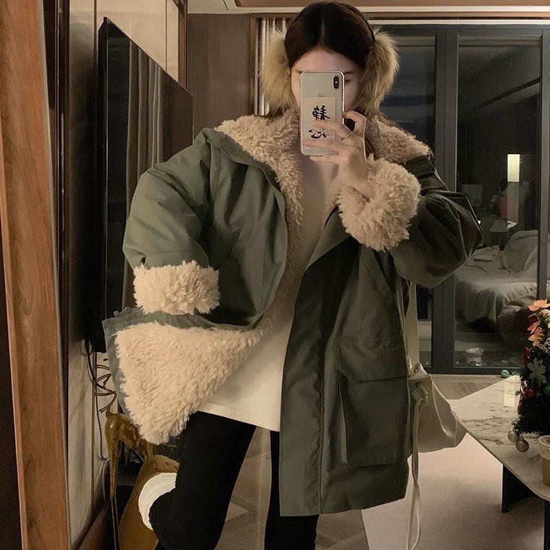 Productos europeos Zhao Lu Si con el mismo estilo para superar la ropa de asalto de mujeres de cachemira de cordero largo y grueso chaqueta de algodón de empalme