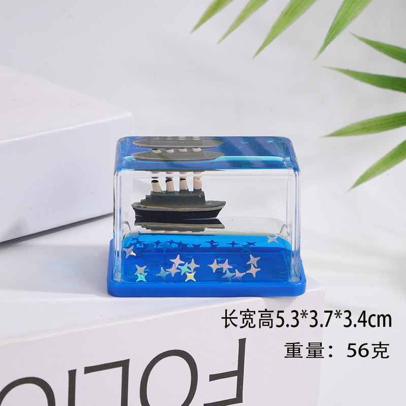작은 큐브 빙산 보트