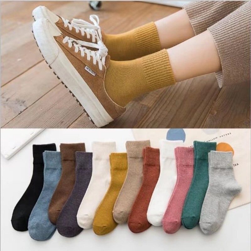 [3 Pairs] Four Seasons Unisex Mid-Calf Socks Trendy Long Socks Basketball Sports Style Solid Color Socks L31