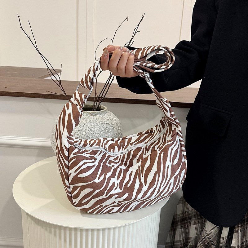 2025年秋季新款豹纹复古小挎包洋气休闲通勤时尚轻便单肩斜挎包女