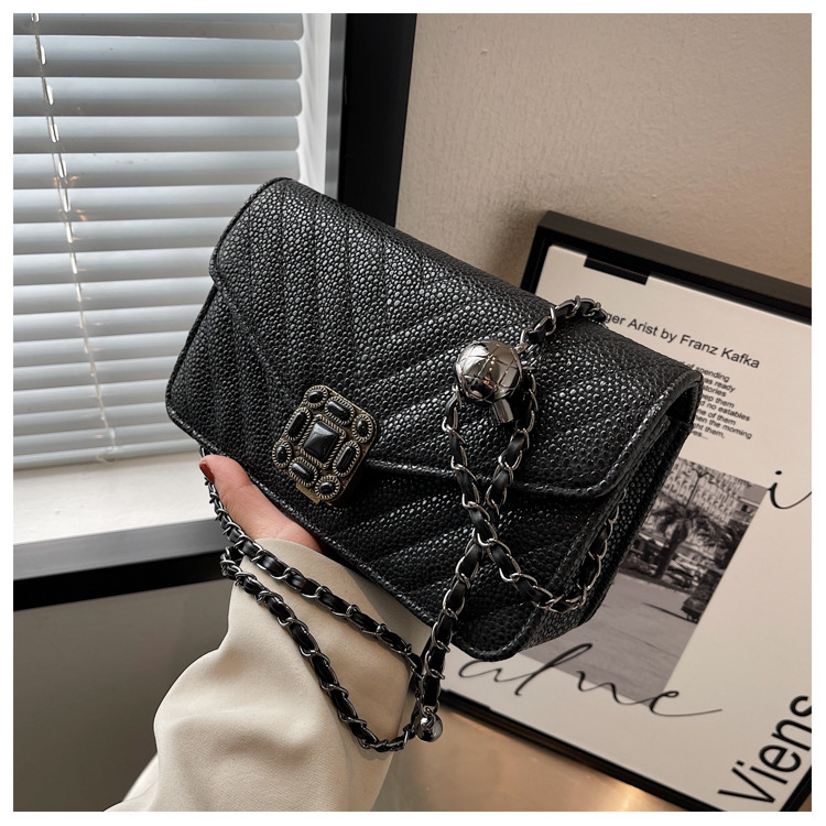 womens bag ins niche 2022 spring new retro rhombus chain messenger bagpicture2