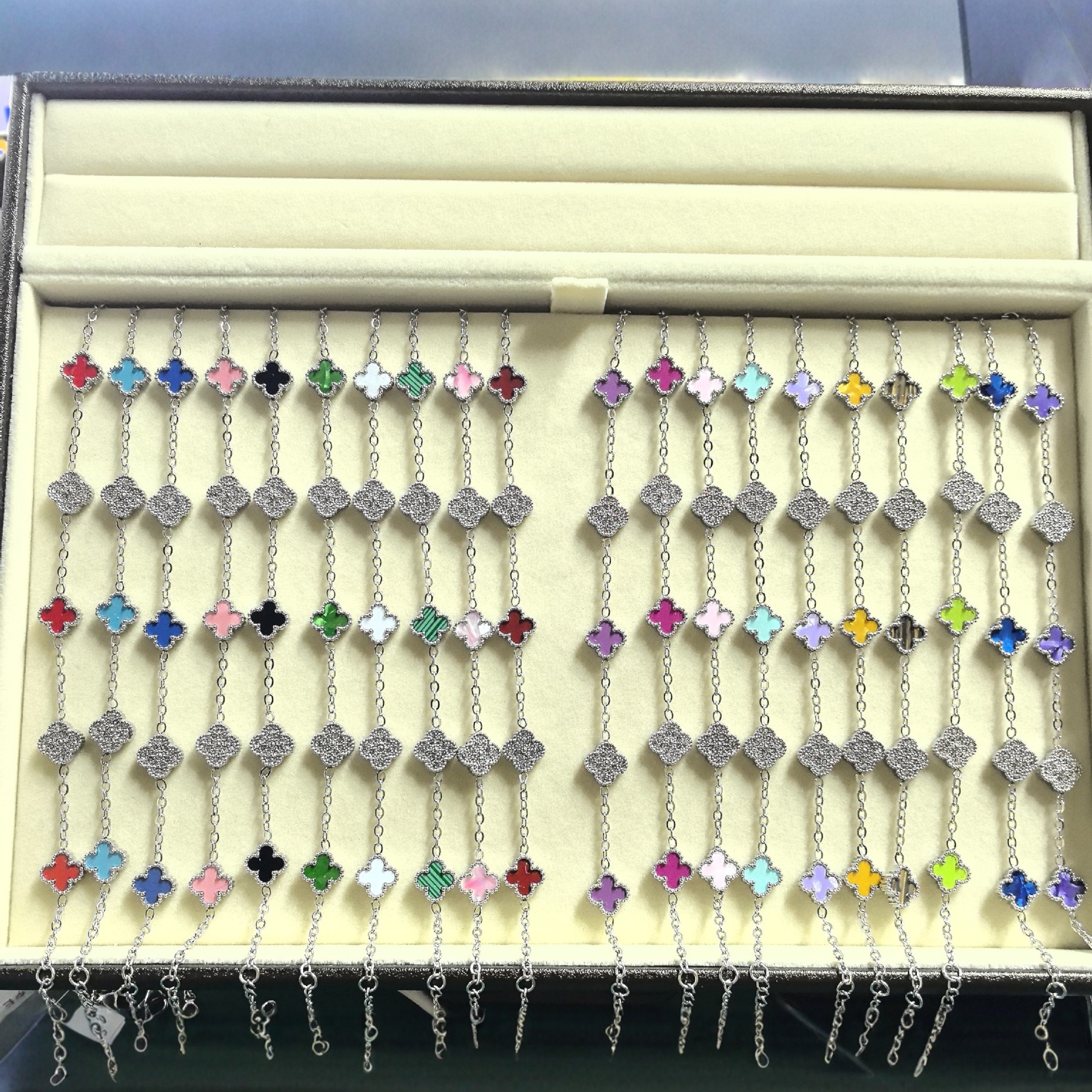 Cross-Border E-Commerce Small Four-Leaf Clover Bracelet for Women 18K Gold Titanium Steel Non-Fading Accessible Luxury Niche Fashion Versatile Jewelry