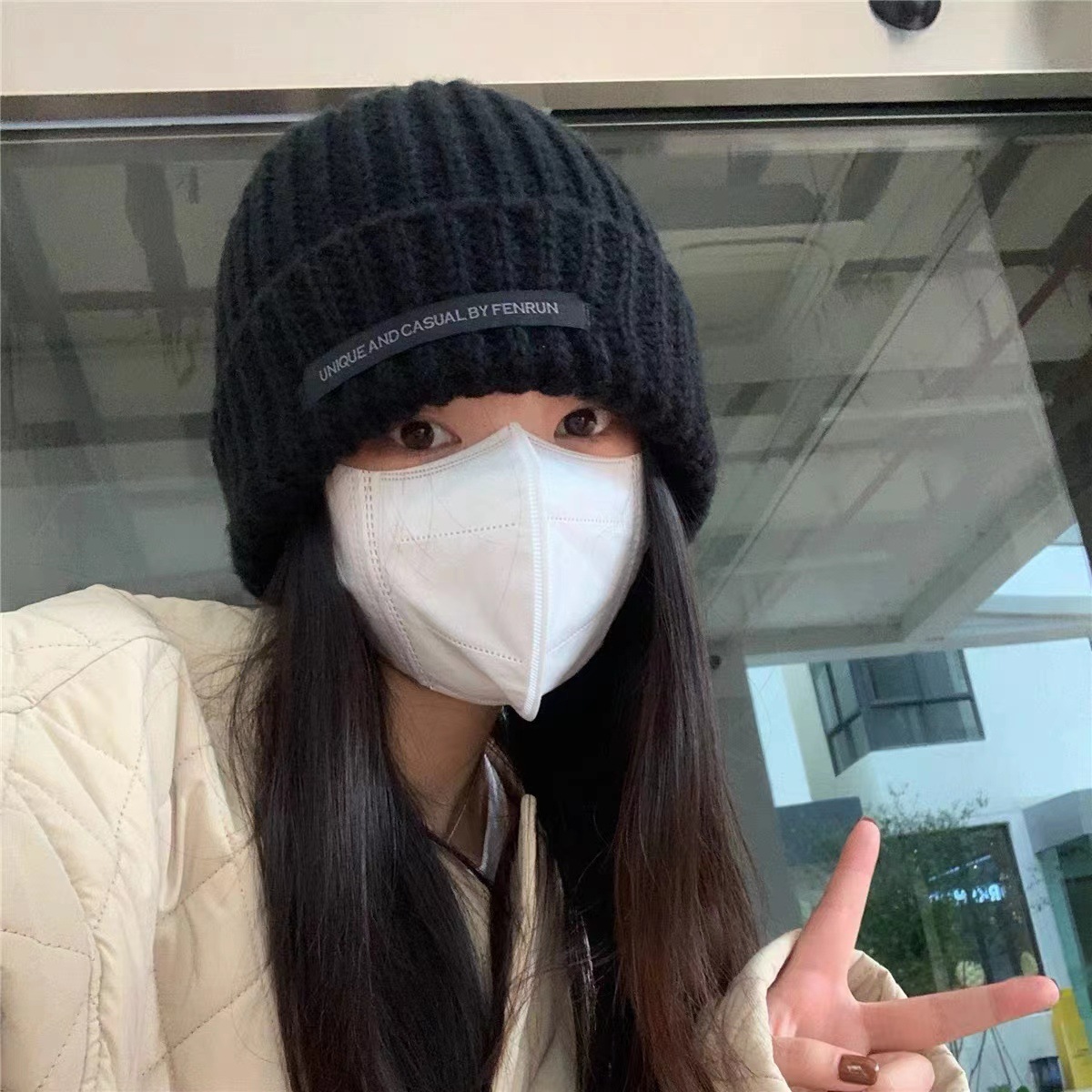새로운 예술적 모자 여성의 가을과 겨울 패션 조커 큰 머리 양모 모자 얼굴 작은 따뜻한 니트 모자 공장 배치