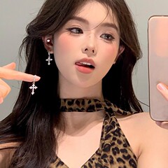 クロスコールドスタイルシンプルハイエンドライトラグジュアリーパーソナライズされたイヤリング女性用トレンディでクール