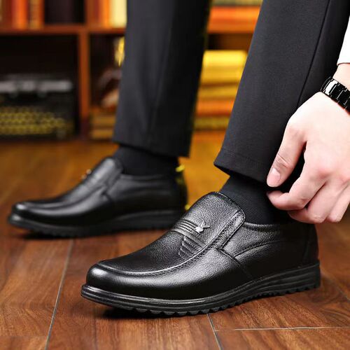  New Men's Fashion Casual Leather Shoes Soft Sole Soft Surface Beanie Shoes Flat Sole Dad Shoes Manufacturer Shipping
