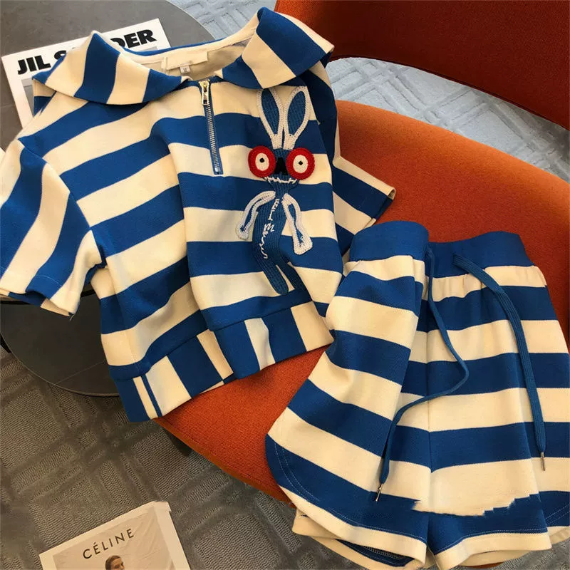 Повседневный модный костюм женский 2023 Новый летний высококачественный Полосатый Элегантный стильный комплект с короткими рукавами и шортами из двух предметов